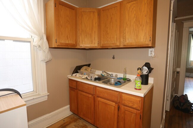 Foto del edificio - 2341 N Leavitt St