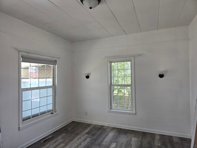 Building Photo - 434 3rd St