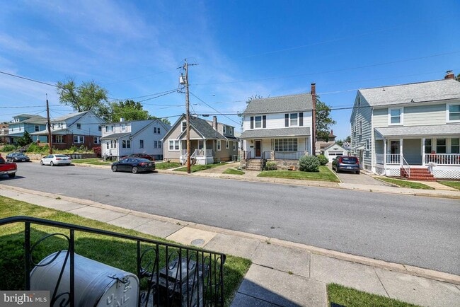 Foto del edificio - 1321 Maple Ave