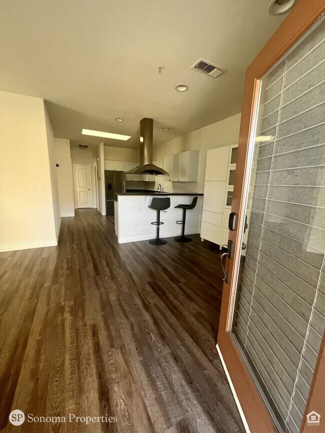Building Photo - Modern 2 Bedroom Condo, Close to Downtown ...