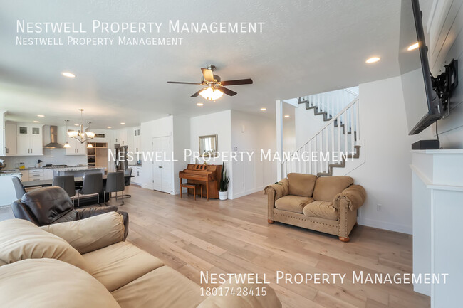 Building Photo - Newer 5-bed Home in Saratoga Springs