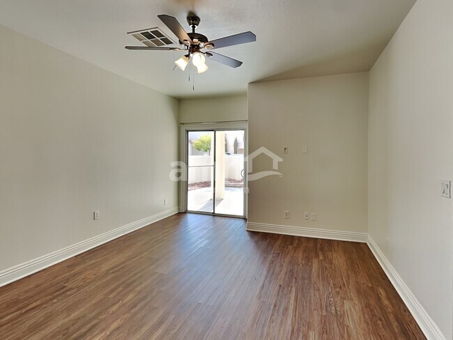 Foto del edificio - 8825 Moonwood Ct