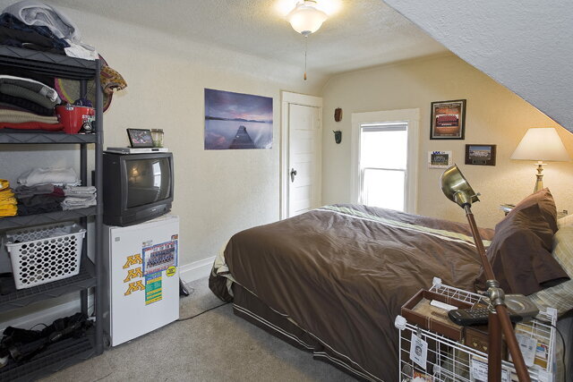 Building Photo - Charming 4-Bedroom Minneapolis Home with Finished Basement & Hardwood Floors