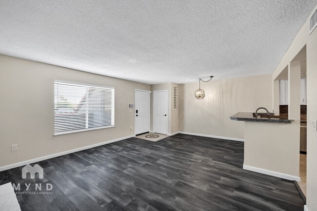 Foto del edificio - 1645 W Baseline Rd