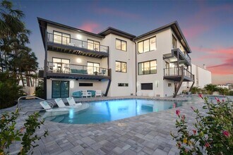 Building Photo - 12400 Capri Cir N