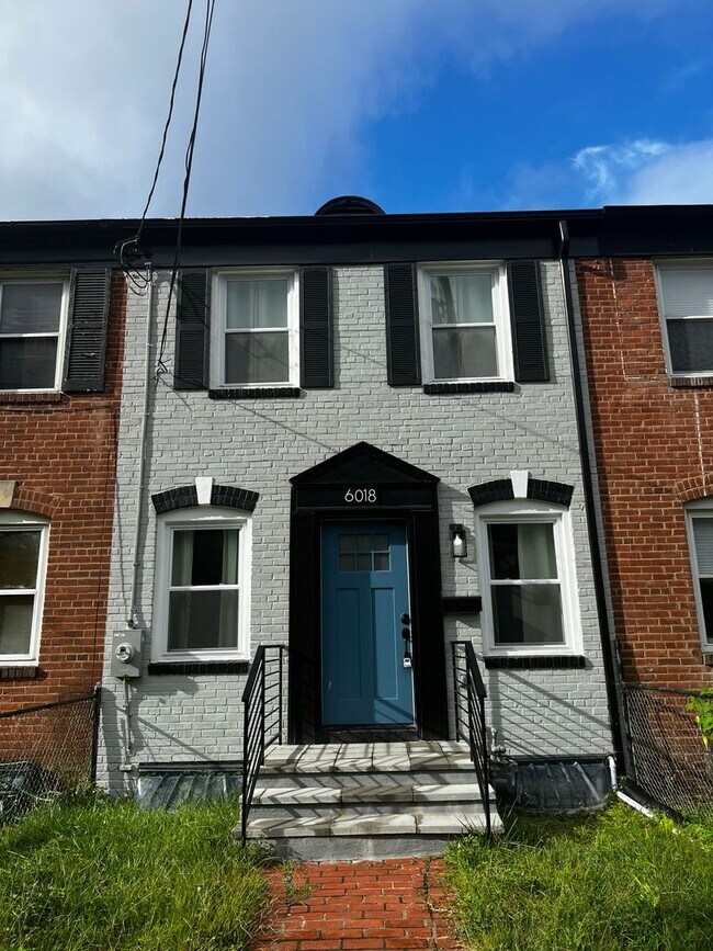 Photo - Lovely 2 BR/2 BA Townhome in Riggs Park!