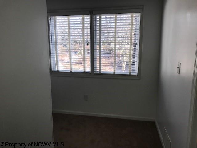 Building Photo - 703 Lakeview Dr