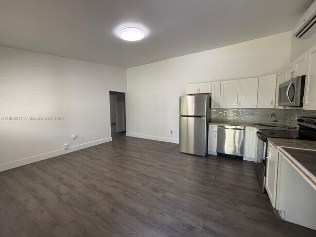Foto del edificio - 1330 NE 133rd St