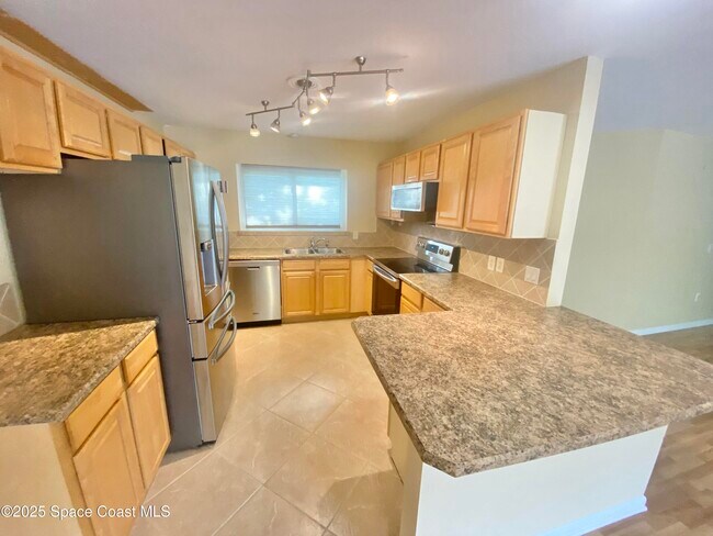 Building Photo - 784 Alcazar Ave