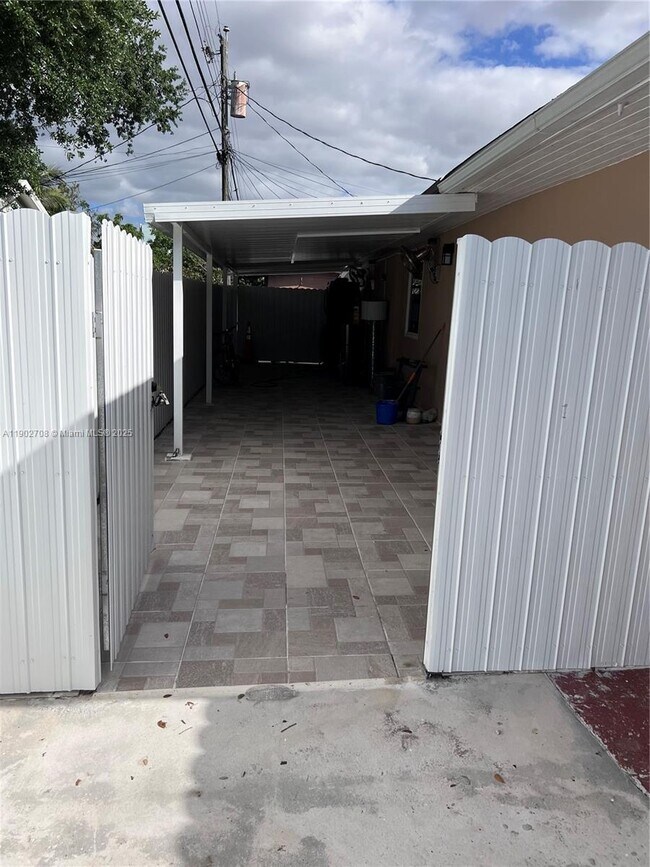 Foto del edificio - 934 SW 75th Ave
