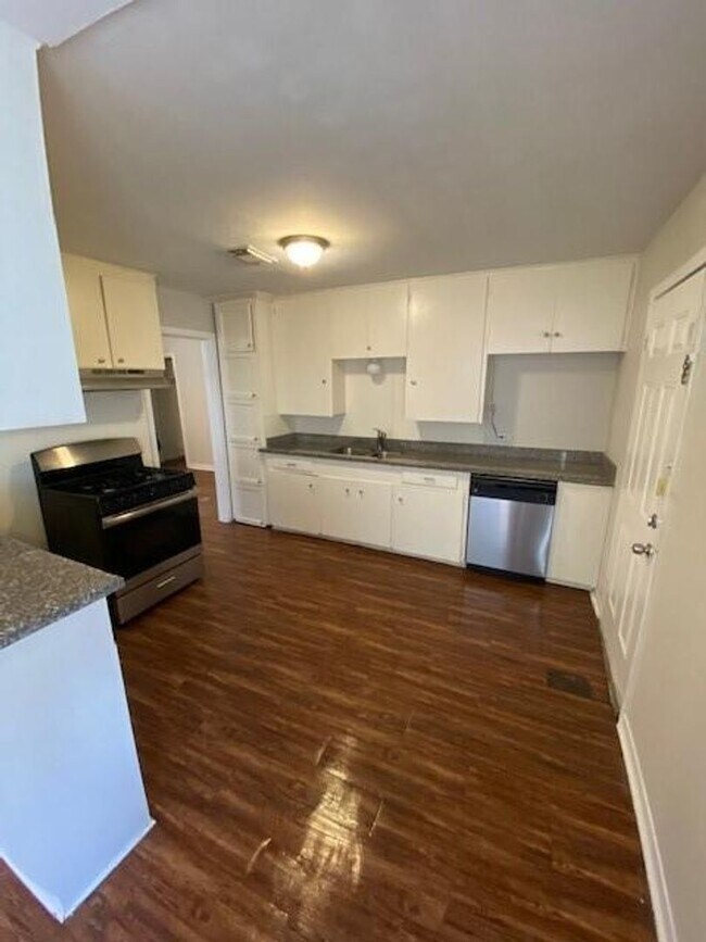 Foto del edificio - NICE 3 BEDROOM 1 HOME LEASE HOME