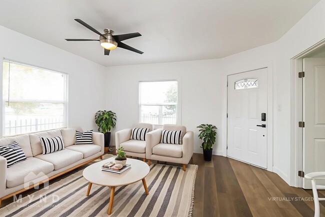 Building Photo - 702 Dixieanne Ave