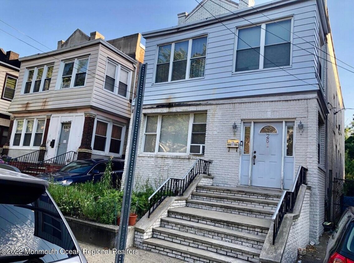 Primary Photo - 261 Dwight St