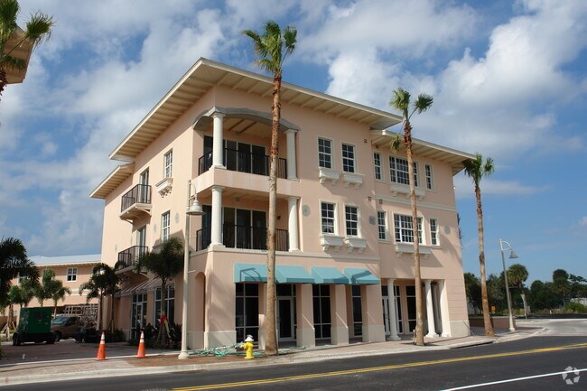 Building Photo - Renar River Place