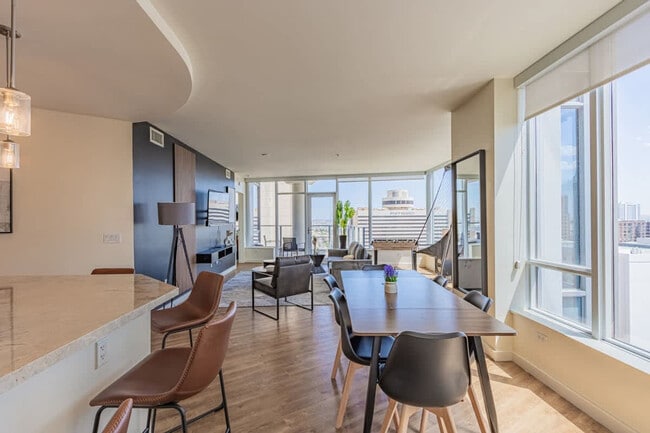 Building Photo - 44 W Monroe St