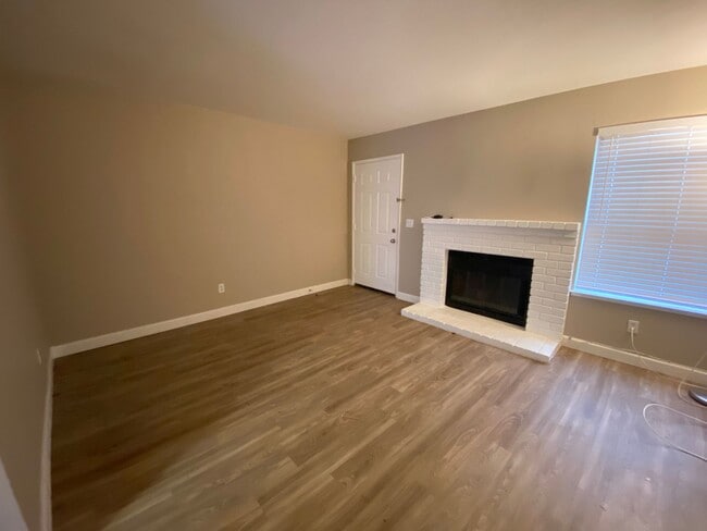 Foto del edificio - Updated 2 Bedroom Townhome
