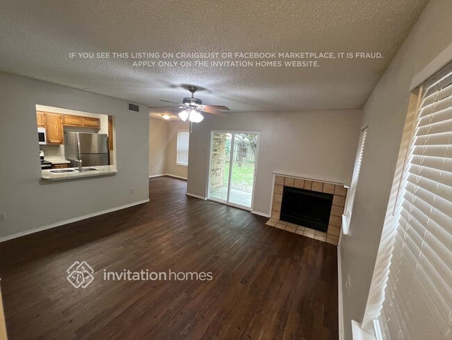 Building Photo - 1562 Sunset Village Dr
