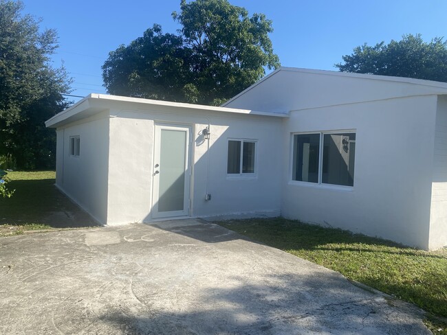 Building Photo - 1375 NW 84th Ter