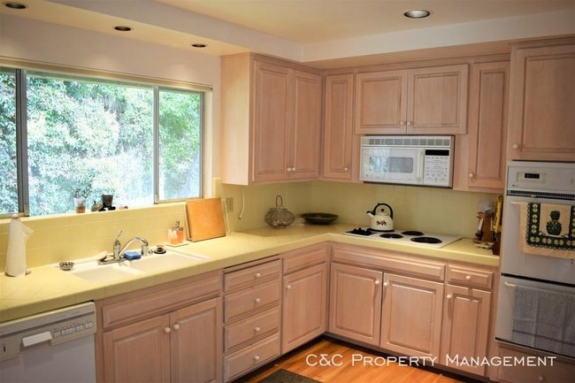 Building Photo - 3 bedroom in Pebble Beach CA 93953