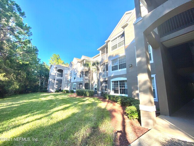 Building Photo - 10550 Baymeadows Rd