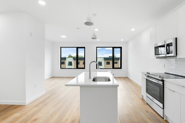 Building Photo - 803 South