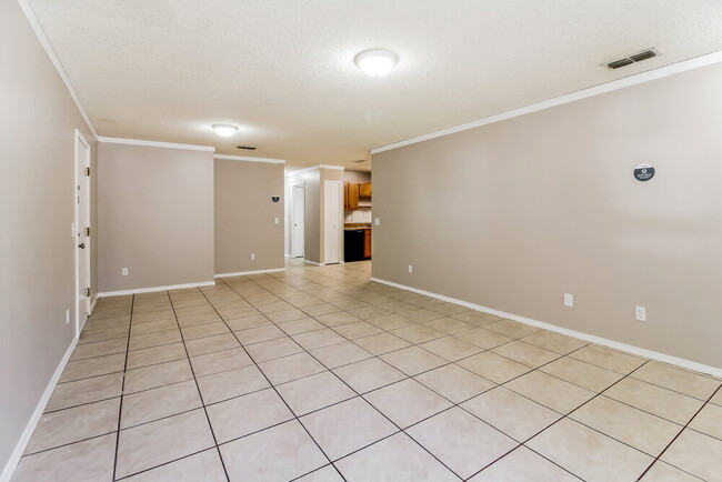 Building Photo - 5055 Glen Alan Ct N