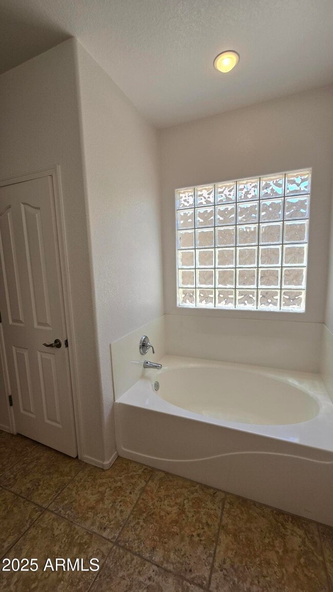 Building Photo - 3316 W Inspiration Dr