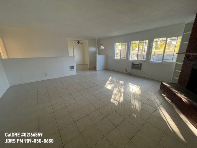 Foto del edificio - New Lowered Price! La Verne 2 Bedroom Condo