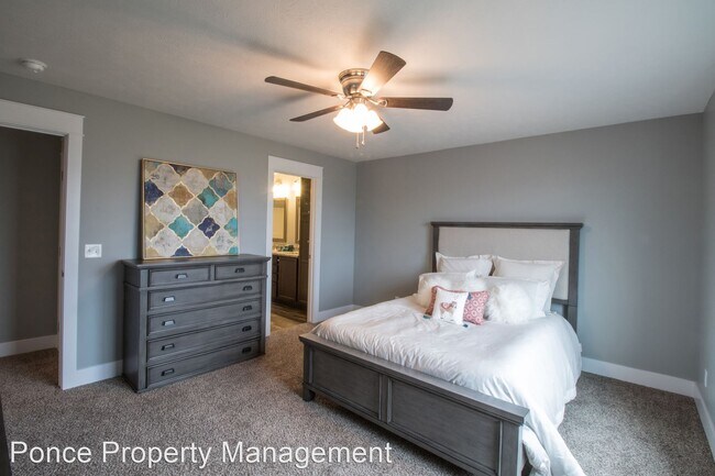 Foto del edificio - 4 br, 3 bath House - 8860 South 78th
