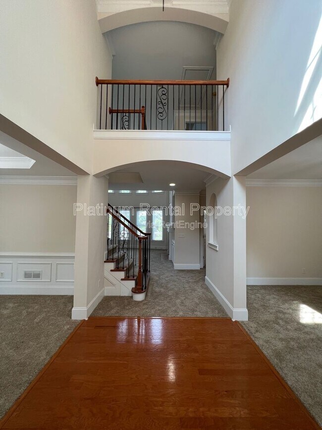 Building Photo - 5520 Viewpoint Ct