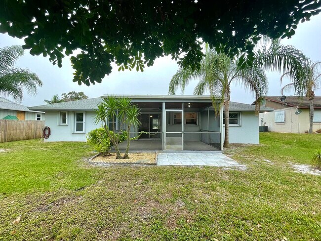 Building Photo - 8315 SE Boxwood Ln