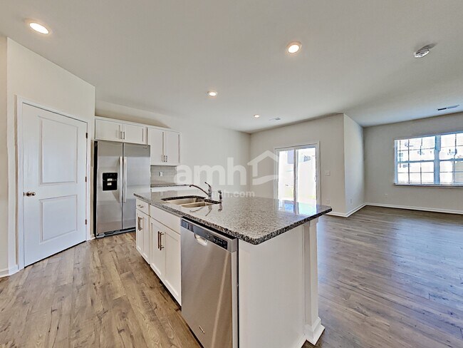 Foto del edificio - 5009 Jamie Sloop Ln