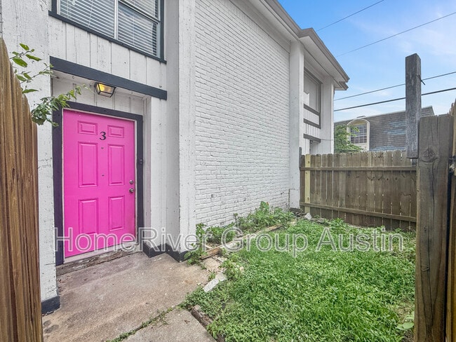 Building Photo - 1911 Hearthstone Dr