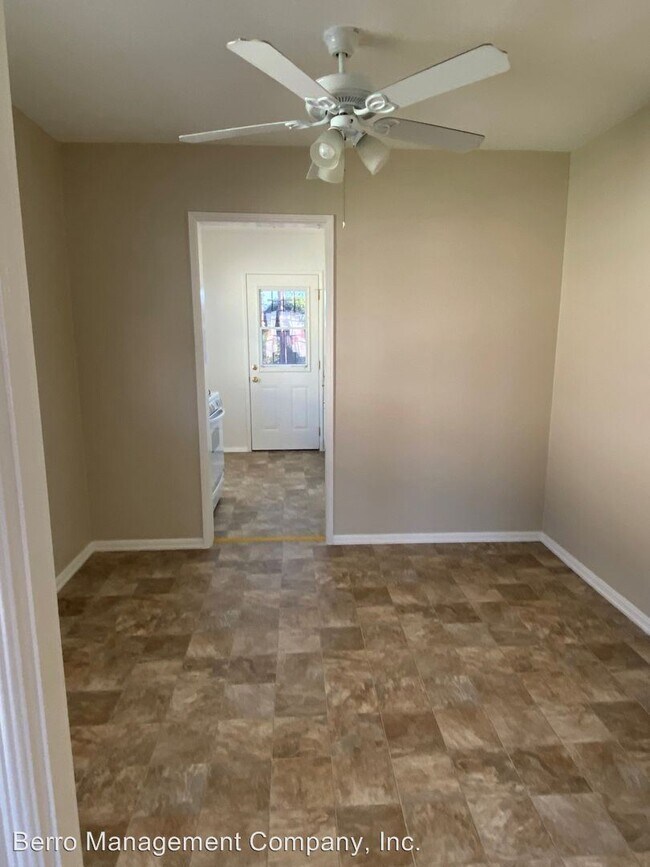 Building Photo - 704 E San Antonio Dr