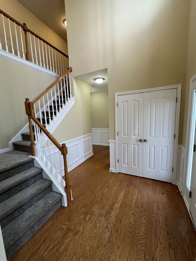 Building Photo - Spacious 4 Bed + Bonus Room Home in Concord