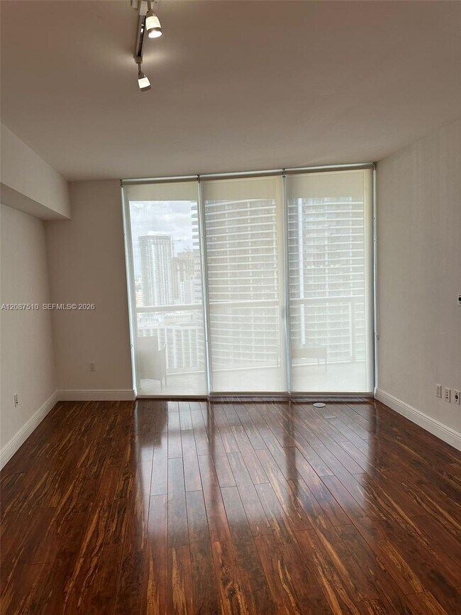 Foto del edificio - 465 Brickell Ave