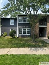 Building Photo - 82 Pennsylvania Way