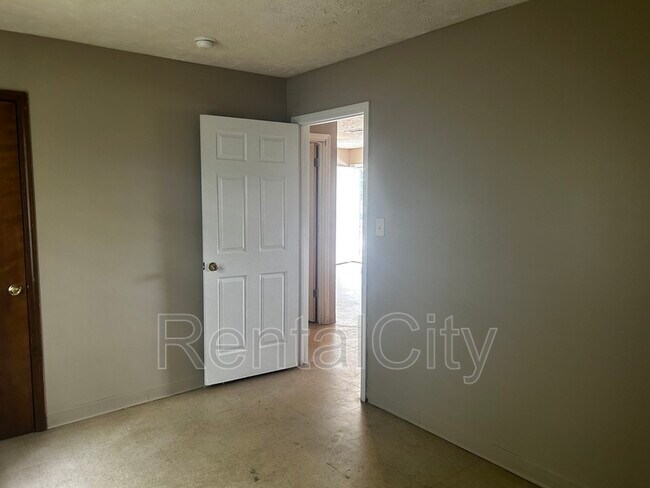 Building Photo - 1278 Fairground Rd