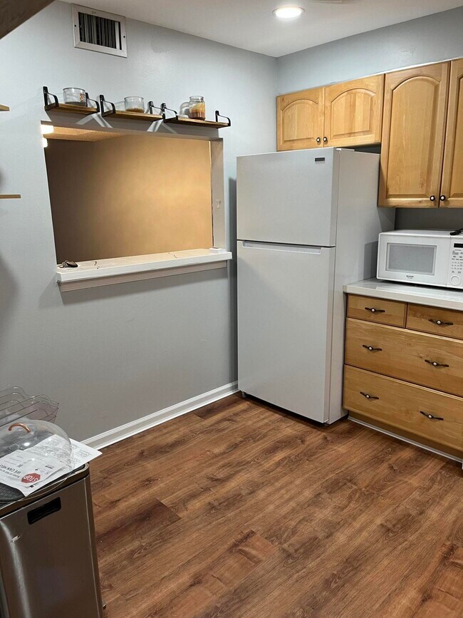 Foto del edificio - 327 Southwind Dr