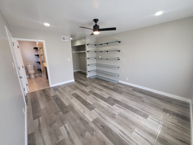 Foto del edificio - 8743 Dorion St