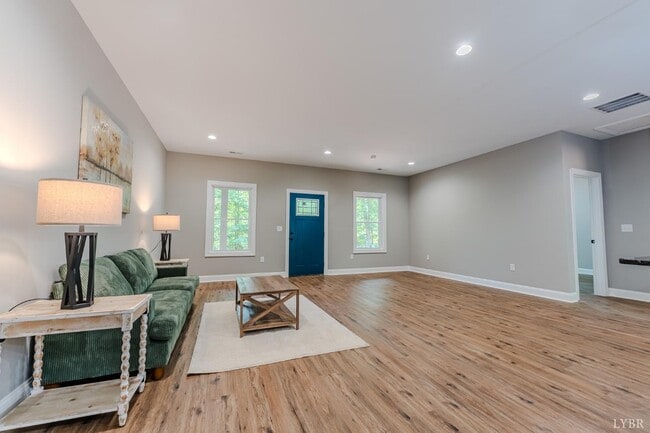 Building Photo - 109 Tosh Ln