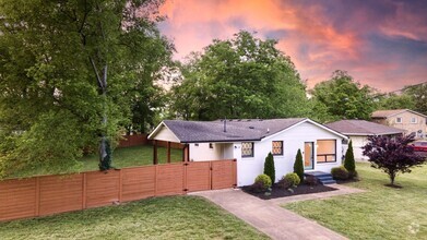 Building Photo - 3205 Crislynndale Dr