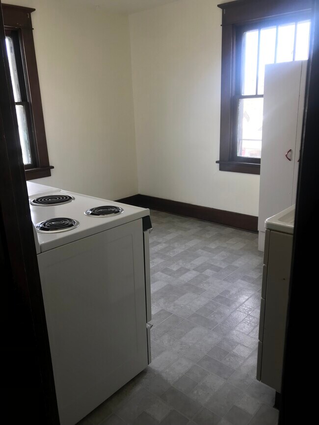 575 Duncan Ave Unit 2nd floor, Washington, PA 15301 Apartments in