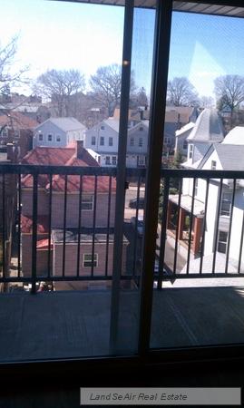 Building Photo - 1615 Hobart Ave