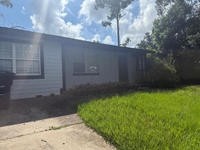 Building Photo - 423 Fairbanks Dr