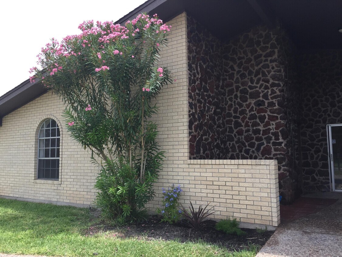 Primary Photo - 1201 Wisteria Ave