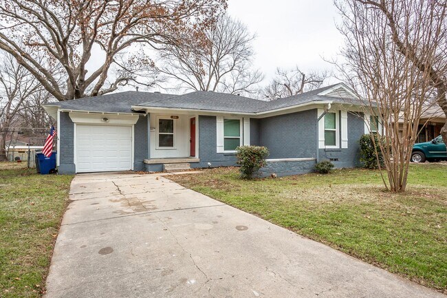 Foto del edificio - Updated 3 Bedroom, 1 Bath Home in Casa View