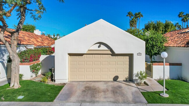 Building Photo - 43852 Vía Palma