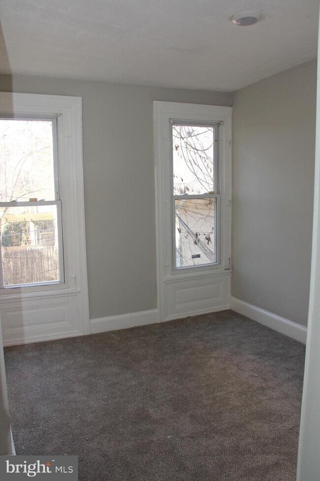 Building Photo - 2046 N Gratz St
