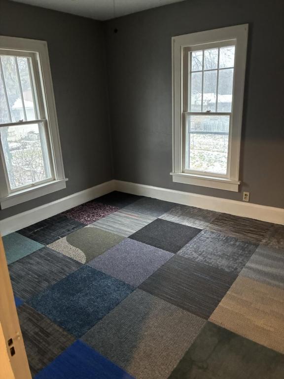 Building Photo - 548 S Diamond St